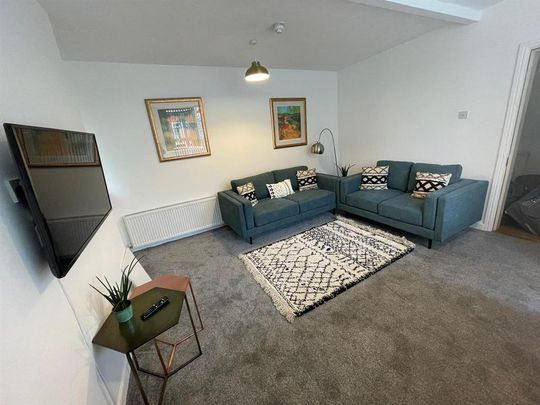 1 bedroom in a house share to rent - Photo 1