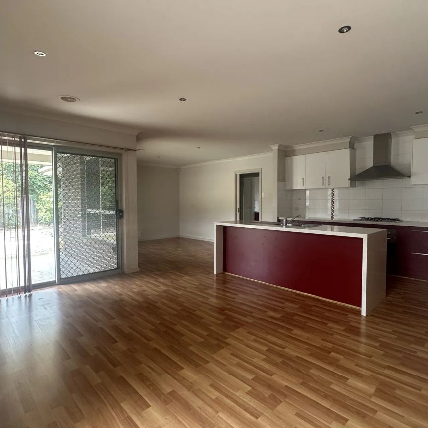 Large Living in the Alamanda School Zone - Photo 1