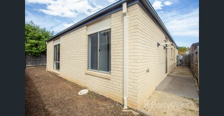 Family Focused with Alamanda School Zoning. - Photo 5