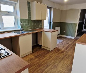 4 bedroom terraced house to rent - Photo 2