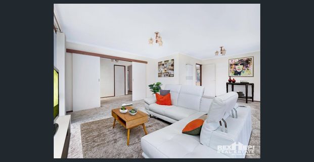 3 BEDROOM FAMILY HOME! - Photo 1