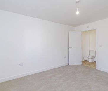 4 bedroom semi-detached house to rent - Photo 1