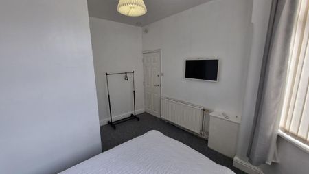 3 bedroom terraced house to rent - Photo 3