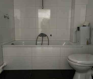 Partly renovated 3-room apartment for rent – 500 Euro credit for re... - Foto 1