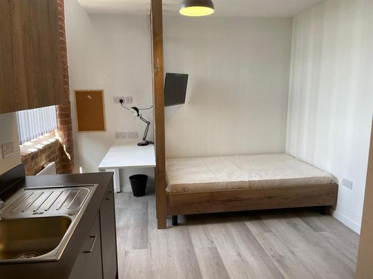 Studio to rent - Photo 1