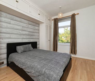 2 Bed Flat, Ilford, IG1 - Photo 6