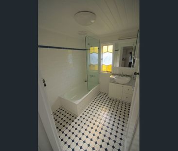 Charming 3 Bedroom Family Home - Photo 4