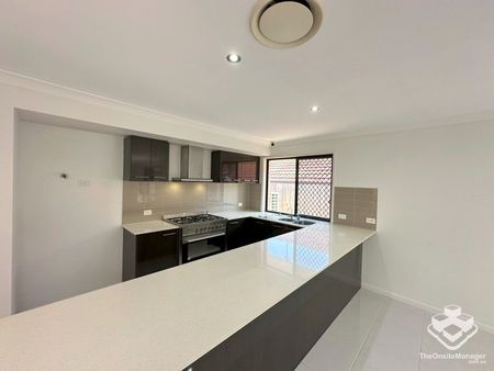 Spacious, Fully Air-Conditioned Home with Dual Entertaining Areas - Photo 5