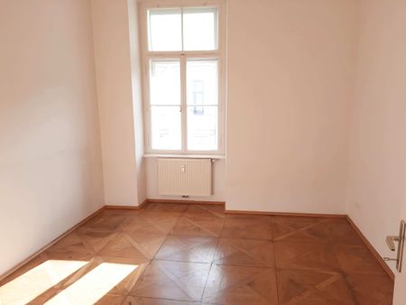 Zentral gelegene, gepflegte 2 Zimmerwohnung mit Balkon - Photo 2