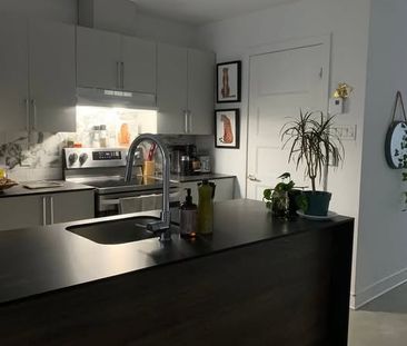 LUXUEUX CONDO 2 CHAMBRES À LOUER - Photo 3