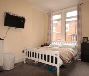 6 Bed - 5 Winston Gardens, Headingley, Leeds - LS6 3LA - Student - Photo 4