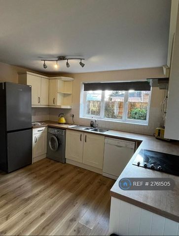 1 bedroom in a house share to rent - Photo 5