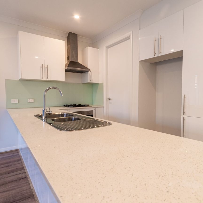 Unit 4/2 La Scala Court, - Photo 1