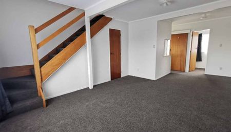 Home In Waterloo - Photo 2