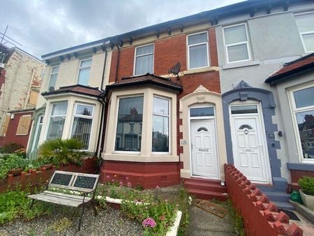 Warbreck Drive, Blackpool, FY2 9RZ - Photo 3