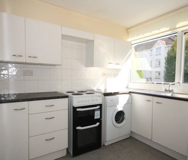 Hill View Court, Woking - Photo 2