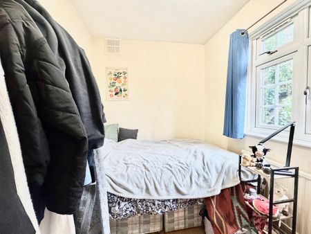 3 Bedroom Apartment, Sefton Street, Putney, London - Photo 4