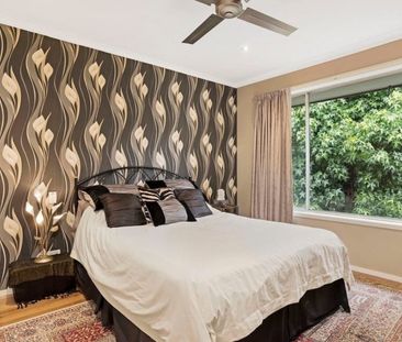 Family Home in Mooroolbark! - Photo 4