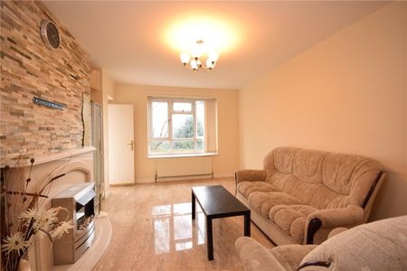 27, Tinshill Avenue, Leeds, West Yorkshire, LS16 7BD - Photo 2