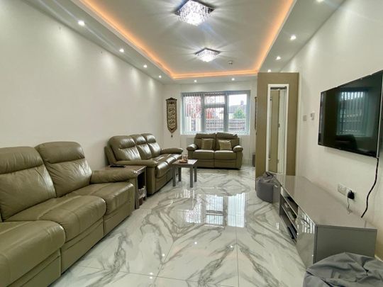 5 Bed Semi-Detached House, Fairmead Road, CR0 - Photo 1