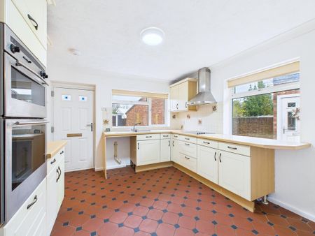3 bedroom detached bungalow to rent - Photo 5