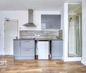 1 bedroom coach house to rent - Photo 2