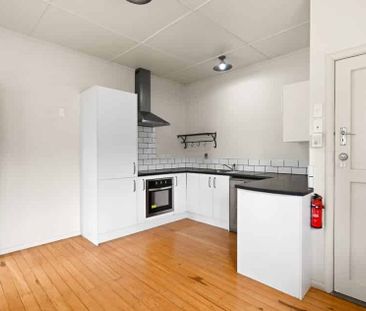 Charming Three Bedroom Home in Sought After Hamilton East - Photo 2