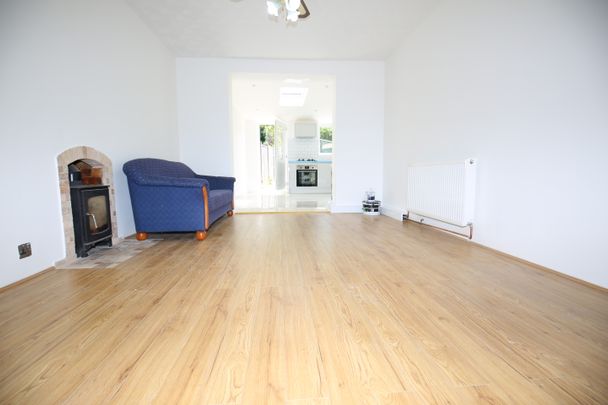 3 bedroom bungalow to rent - Photo 1