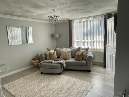 41 Kearney Gardens, Bangor, BT19 1QR - Photo 2