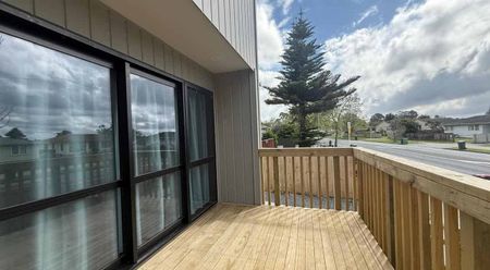Modern, Stylish & Perfectly Located – Brand New 4-Bedroom Home in Māngere East - Photo 4