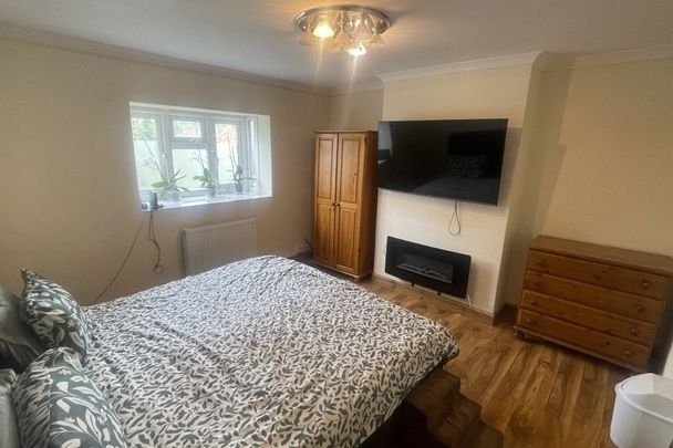 Charsley Close, AMERSHAM - Photo 1