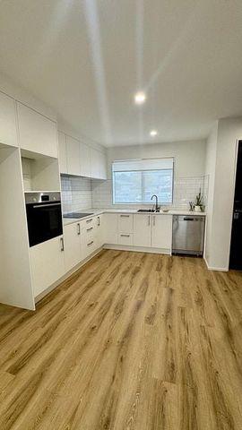 Modern, Comfortable home Te Atatu South. - Photo 4