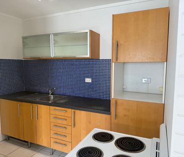 Quiet and convenient One Bedroom Unit in Convenient Southport Location - Photo 2