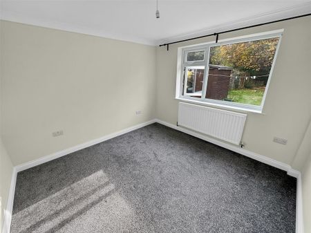 3 bedroom detached bungalow to rent - Photo 4