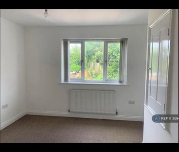 3 bedroom semi-detached house to rent - Photo 4