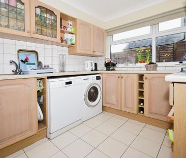1 bedroom in a house share to rent - Photo 4