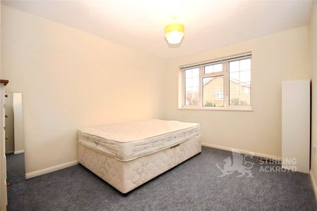 Lynwood, Guildford, Surrey, GU2 7NY - Photo 4