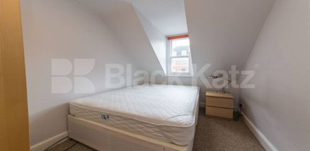Lovely two bed set within a period house close to Tube & Shops - Photo 4