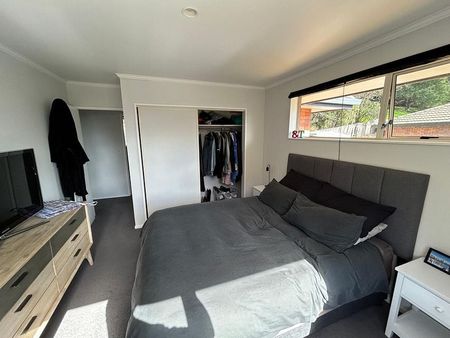 Sunny 3-Bedroom Home with Grampians Views - Photo 2