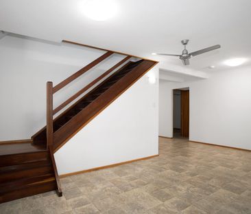 Charming three-bedroom home - Photo 5