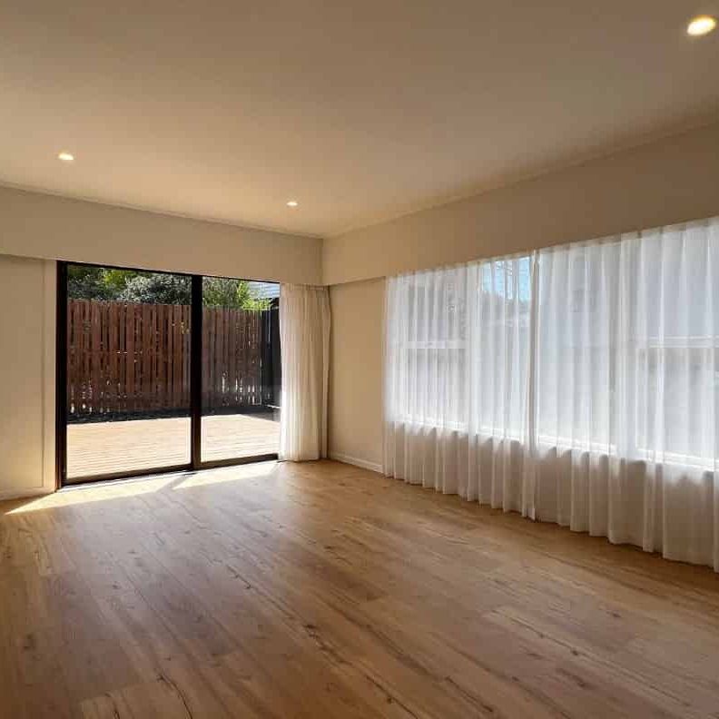 Stylish & Fully Renovated Gem – Pet Friendly! - Photo 1