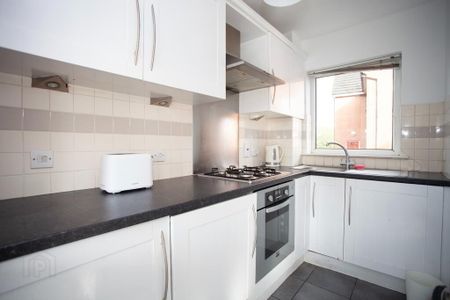 2 Kingsway Court, Kingsway, Dunmurry, BT17 9SE - Photo 4