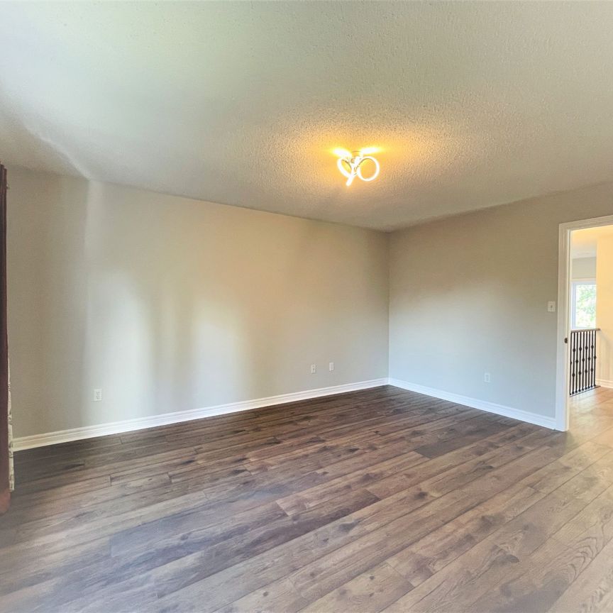 For Lease - 137 Bothwell Crescent, Newmarket, Ontario - Photo 1