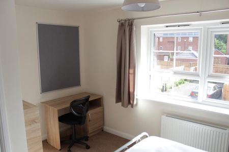 2 bedroom flat to rent - Photo 4