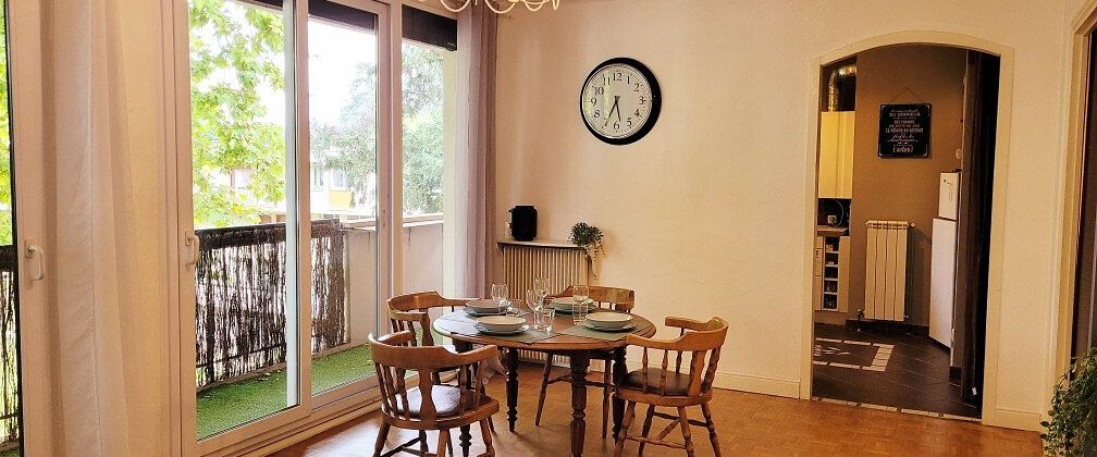 LOCATION MEUBLEE- PAU - DE GAULLE : Appartement T3 de 77m2 avec balcon au dernier étage - Photo 1