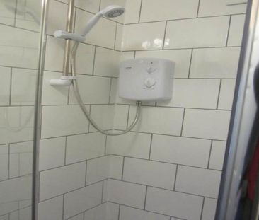 1 bedroom in a house share to rent - Photo 6