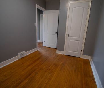 **CHARMING** 2-BEDROOM MAIN UNIT IN ST.CATHARINES!! - Photo 6