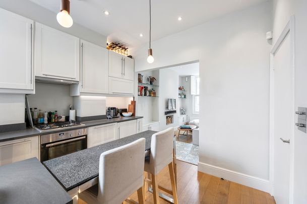 Boutflower Road, SW11, London - Photo 1
