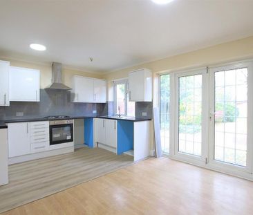 3 bedroom semi-detached house to rent - Photo 6