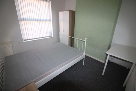 3 bedroom terraced house to rent - Photo 3